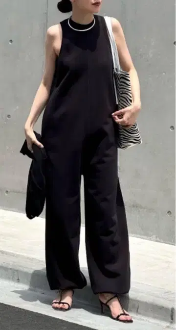 블랙 슬리브리스 오버롤