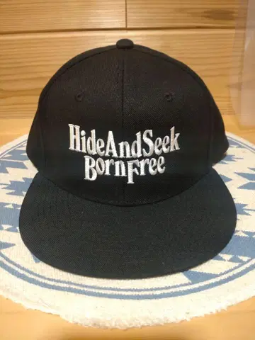 hide and seek Born Free Baseball Cap