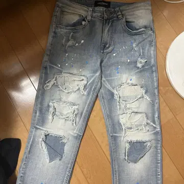 데미지 가공 데님 팬츠 라이트 블루