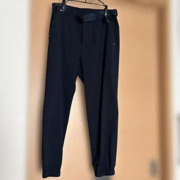 네이비 슬랙스 조정 가능한 벨트 포함 1