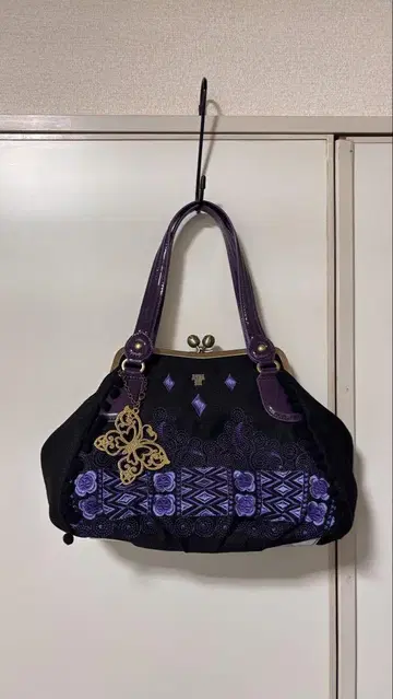 안나수이 ANNA SUI 가마구치 나비 참 핸드백