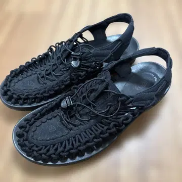 KEEN 블랙 UNEEK 스포츠 샌들 28cm