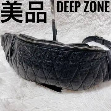 DEEP ZONE 블랙 퀼팅 바디백 실버 금속 장식 천연 가죽 남성용