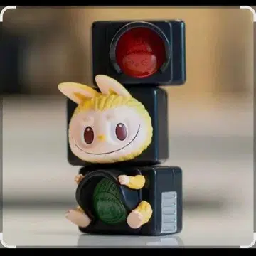POPMART THE MONSTERS TRAFFICLIGHT labubu