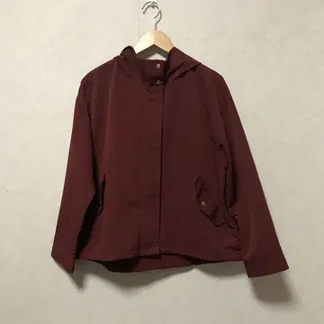 GU 버건디 후드 부착 마운틴 파카