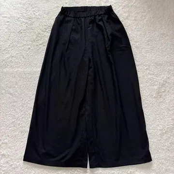 새상품급 미즈이로 인드 와이드 턱 팬츠 블랙 울 블렌드