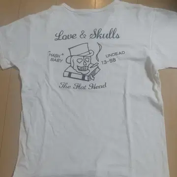 플랫 헤드 Love & Skulls 티셔츠 스컬 패턴