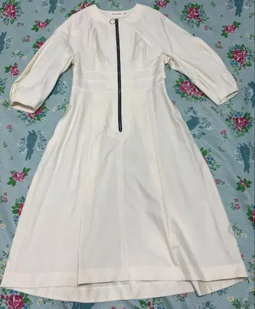 새상품급 미사용 DRESSTERIOR 아이보리 원피스 월드