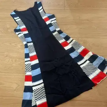 가격 인하 가능 TOMMY HILFIGER 무릎 기장 원피스