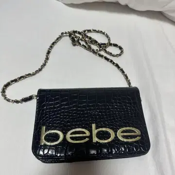 bebe 크로커다일풍 숄더백