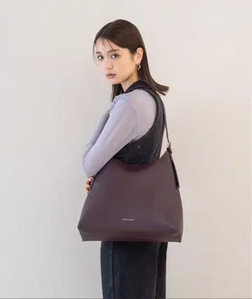 찰스앤키스 더블 버클 트라페즈 호보 백