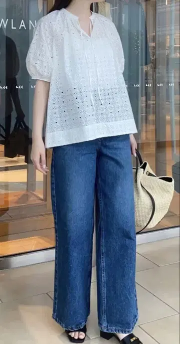 투모로우랜드 보일 스퀘어 자수 퍼프 슬리브 블라우스 새상품
