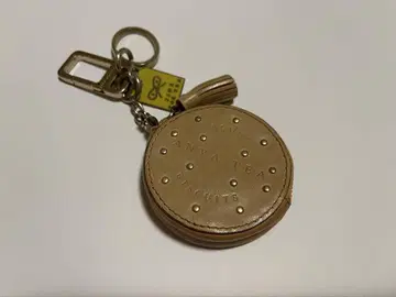 안야 힌드마치 비스킷 코인 케이스 키링 스터드