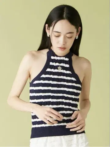 릴리 브라운, 마리 콴트 콜라보 아메슬리 케이블 니트