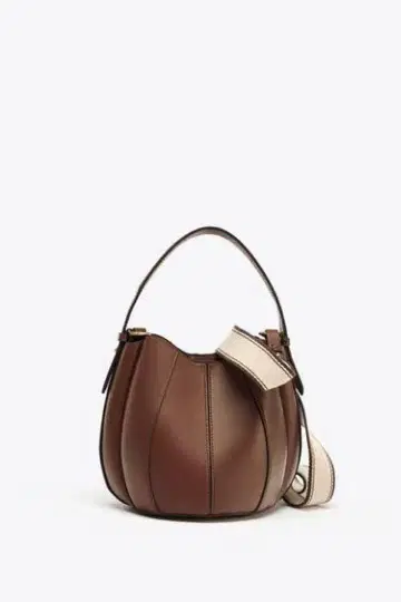 ZARA 스티치 버킷 백