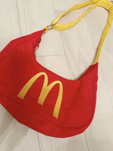 완판 그라니프 x 맥도날드 콜라보 골든 아치 숄더백