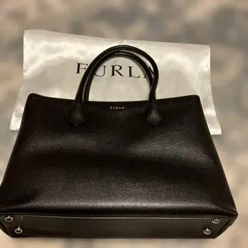 FURLA 블랙 가죽 토트백