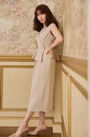 herlipto Gramercy Wrap Midi Dress 베이지 S