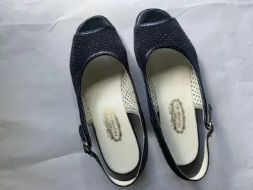 긴자 요시노야 네이비 메쉬 샌들 부드러운 소재