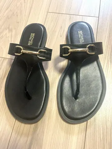 MICHAEL KORS 블랙 샌들
