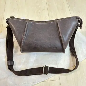 HUIT 유이뜨 럭비 숄더백 가죽