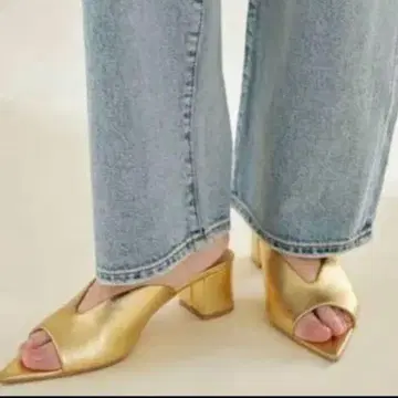 새상품급 시루무린 searoomlynn 샌들 골드 M