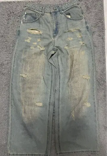 데미지 가공 와이드 실루엣 데님 팬츠 (새상품급)