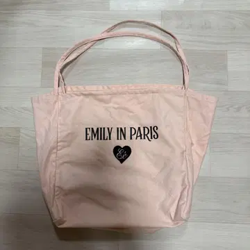 epine EMILY IN PARIS 콜라보 토트백
