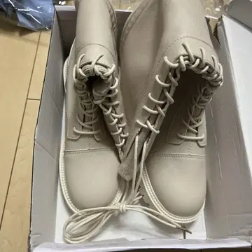 베이지 레이스업 부츠