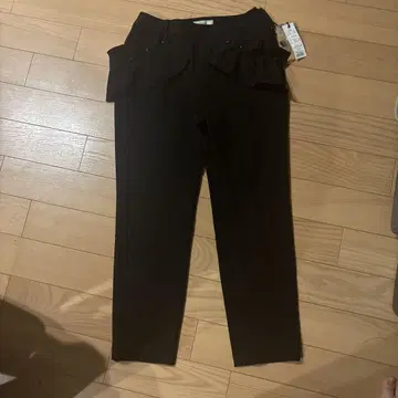프릴 블랙 캐주얼 팬츠 M 사이즈 택 포함 새상품
