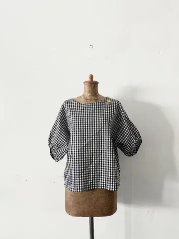 [새상품급] grin 깅엄 체크 자수 블라우스 사이즈 2