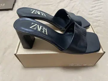 ZARA 블랙 스퀘어 힐 샌들 23.5cm