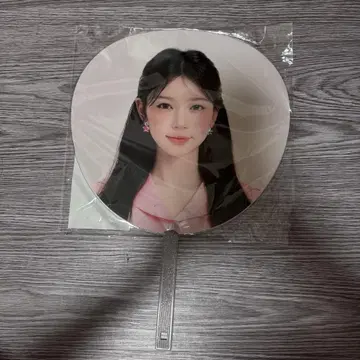 ILLIT 부채 모카