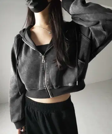 다크 그레이 크롭 후드티