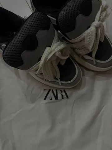 zara 스케이트 스타일 스니커즈 완판템