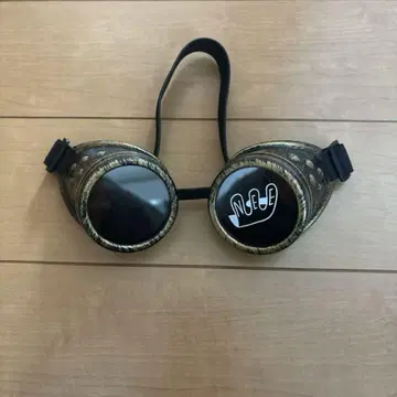 NEE 보키의 고글
