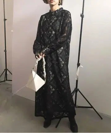 GEOMETRIC FLOWER LACE DRESS 블랙