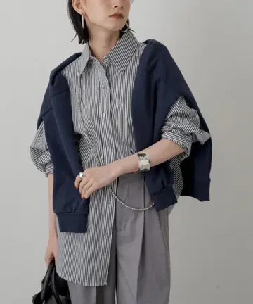 스트라이프 셔츠 블랙 실버 버튼
