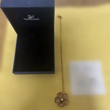 Swarovski 꽃 모티브 목걸이