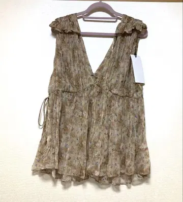 [새상품] ZARA (자라), 꽃무늬 슬리브리스 상의, L 사이즈