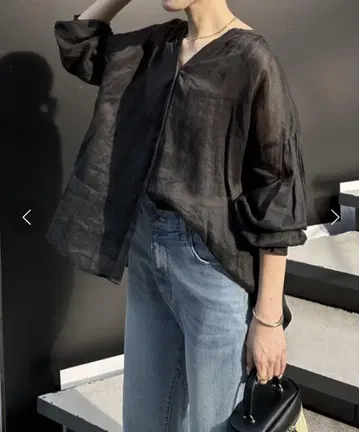 콜라주 개럴개런트 라미 2way 시어 블라우스
