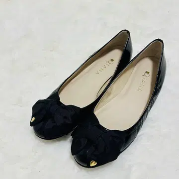 새상품급 DIANA 다이애나 에나멜 리본 발레 슈즈 25cm