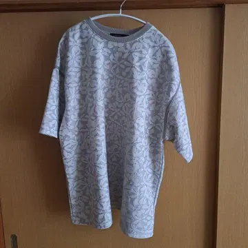 니코앤드 플라워 무늬 그레이 티셔츠
