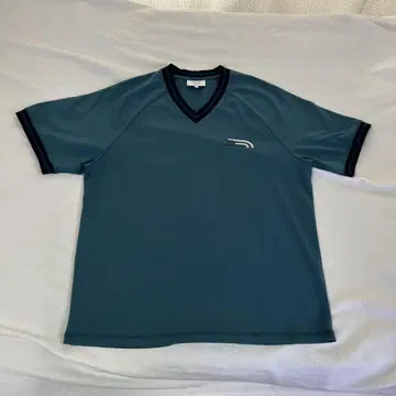 MAISON KITSNE 메종 키츠네 V넥 티셔츠 M 사이즈