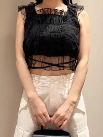 snidel 프릴 블랙 크롭 탑