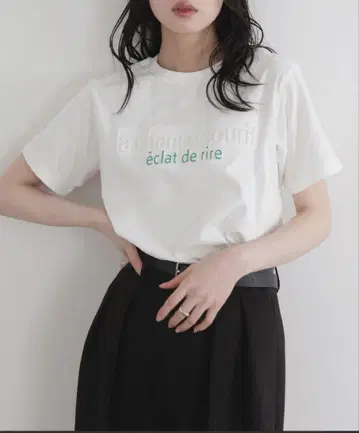 컴팩트 엠보싱 로고 T