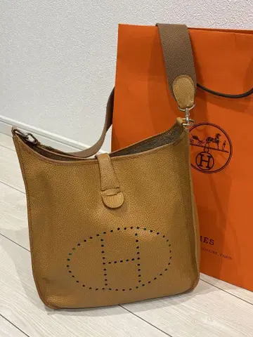 하이크라스 새상품급 카멜 가죽 숄더백