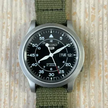 SEIKO 5 세이코5 오토매틱 밀리터리 카키 손목시계 백스켈레톤