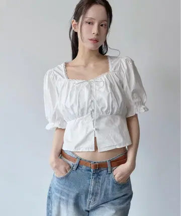 UNE MANSION 프릴 레이스 러블리 버튼 리본 스퀘어 블라우스