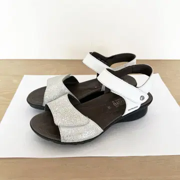 MEPHISTO PATTIE 천연 가죽 실버 샌들 36
